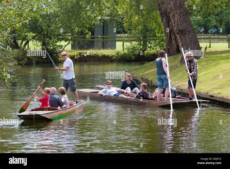 Punting on the river Cherwell at Oxford Stock Photo - Alamy