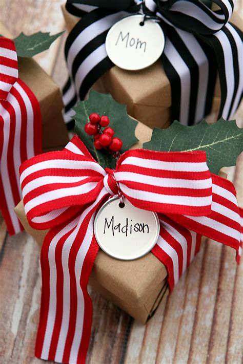 Christmas Gift Wrapping Ideas - Eighteen25