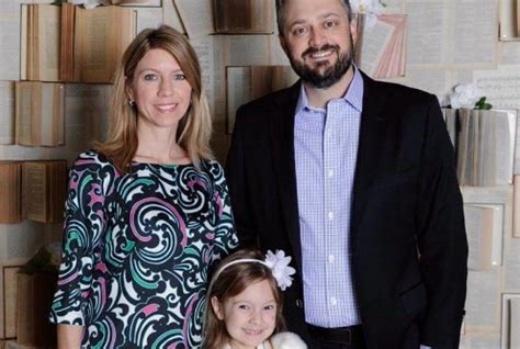 Laura Bargatze Net Worth, Married & Biography - Grab A Byte