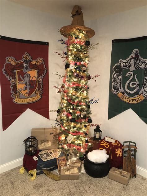 Hogwarts Christmas Tree | Harry potter christmas decorations, Harry potter christmas, Harry ...