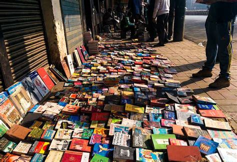 Visit Sunday Book Market in Delhi | Daryaganj Sunday Book Market