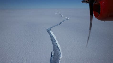 Iceberg size of Bedfordshire breaks off from Antarctica | World News ...