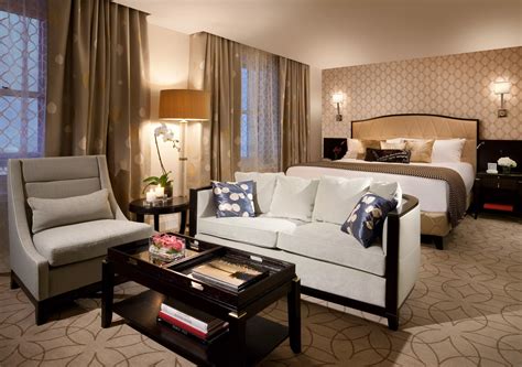 Hotel Georgia Luxury Rooms | Deluxe King Room | Rosewood Hotels