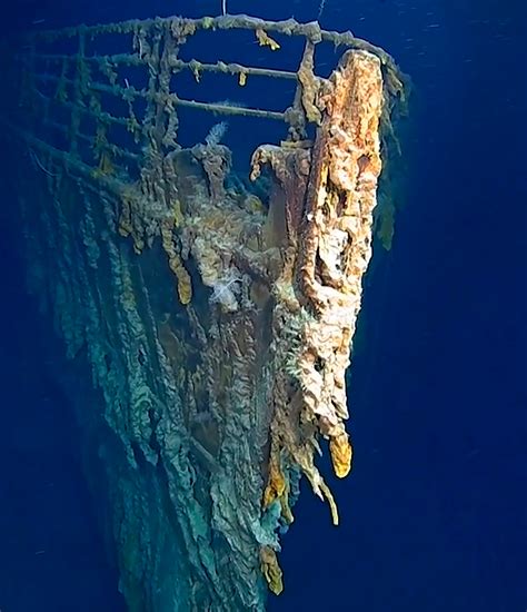 US explorers bid to cut open Titanic roof to let robots salvage hidden treasure from wreck to ...