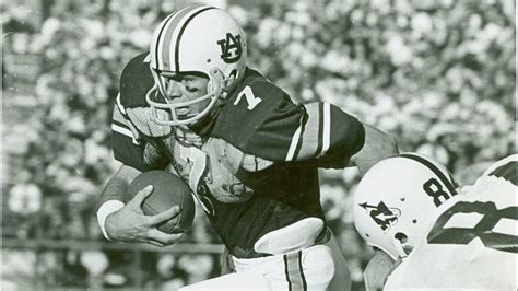 Auburn legendary quarterback Pat Sullivan passes away at age 69