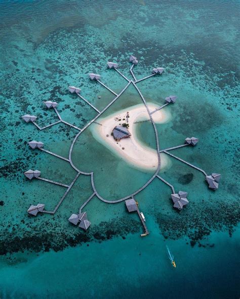 9 Pulau di Indonesia Ini Gak Kalah Indah dengan Maldives, Bikin Takjub