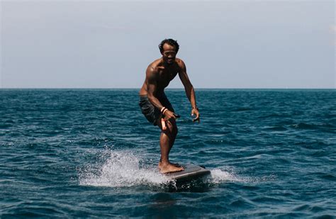 Efoil surfing on Phuket: The Art of Conquering Waves - easyflyfoil