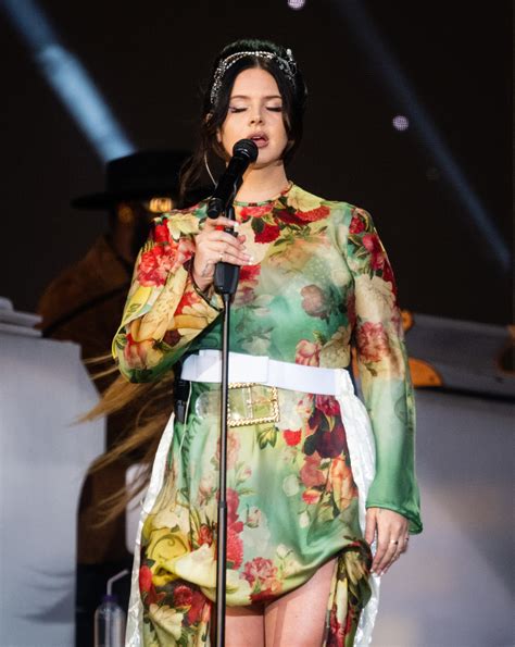 Lana Del Rey Included a Surprise Cameo at Her London Gig—From Her Hairstylist | Vogue