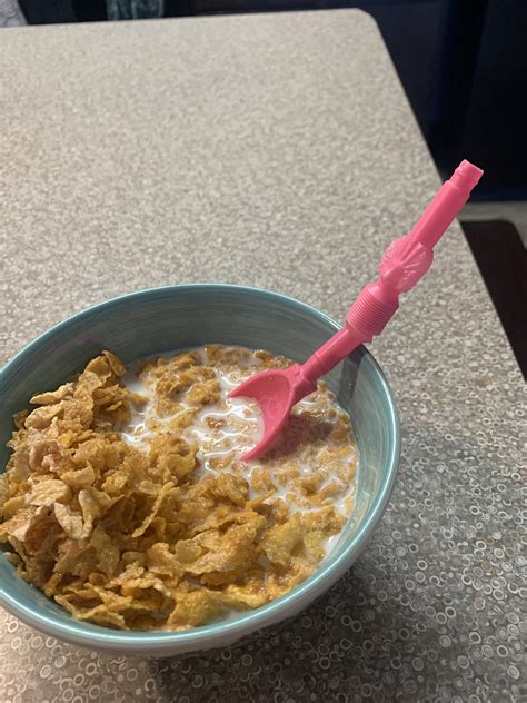 My cereal box came with a spoon/straw to drink the remaining milk afterwards : r/mildlyinteresting