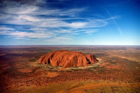 Uluru,_helicopter_view – Viaggi in Australia