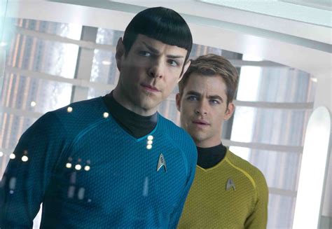 Star Trek Into Darkness movie review (2013) | Roger Ebert