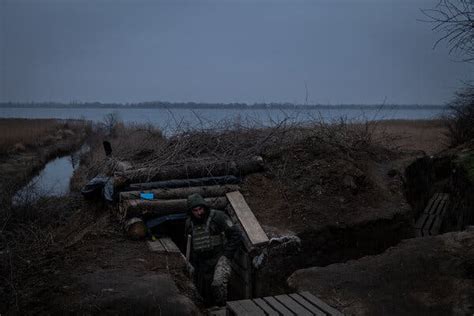 The Dnipro River, Axis of Life and Death in Ukraine - The New York Times