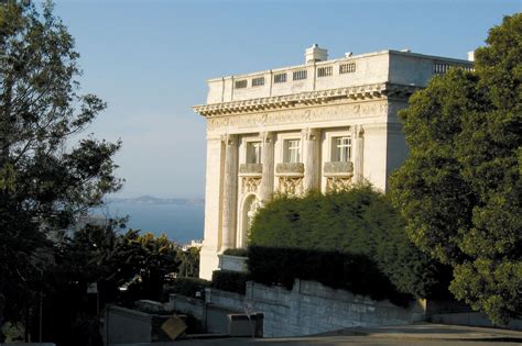 Behind the Hedges and Inside the History of Danielle Steel's Spreckels Mansion - Curbed SF