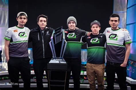 20 of the best eSports teams from worst to best dressed