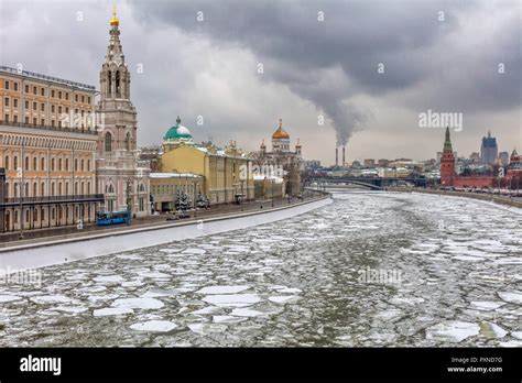 Winter cityscape with Moskva river, Moscow, Russia Stock Photo - Alamy