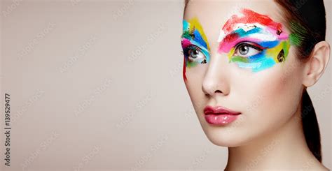 Beautiful woman face. Perfect makeup. Beauty fashion. Eyelashes ...