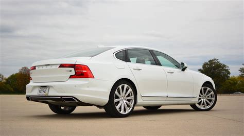 2018 Volvo S90 T8 Review: Efficiency Done With Style