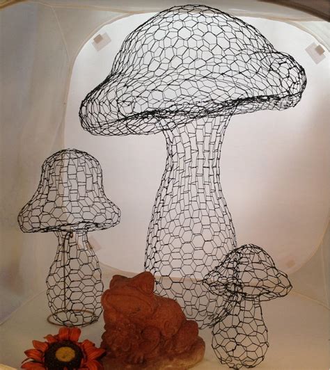 Mushroom Topiary Frame - Etsy | Chicken wire sculpture diy, Chicken ...