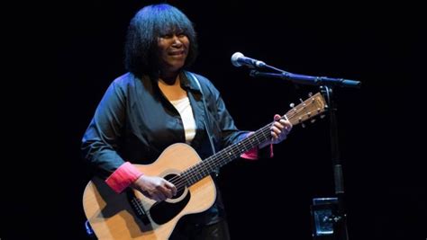 Joan Armatrading – Live Review – York Grand Opera House