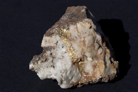 Gold vein in quartz. – Geology Pics