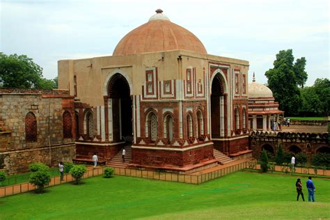 Towering Qutub Minar amid the ruins of ancient civilization - India ...