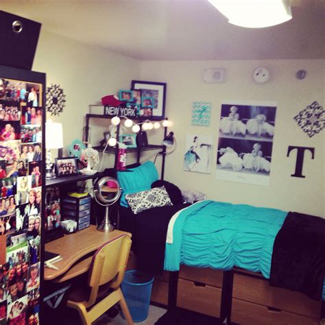 Cute college dorm! | College room inspiration, Dorm sweet dorm, College dorm rooms