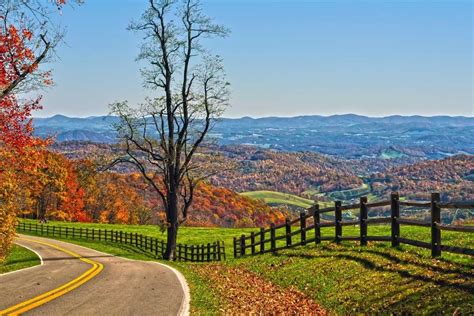 13 Places to See Gorgeous Fall Foliage in Virginia {It's Unforgettable!}