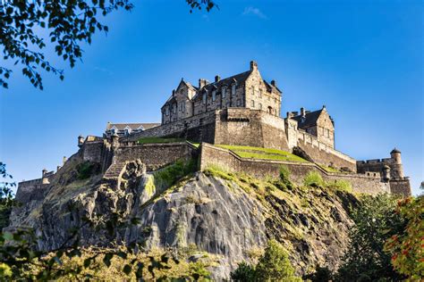 Edinburgh Castle - LoveUK