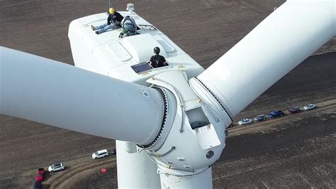 Wind turbine technicians see job future with heavy demand, rising pay ...