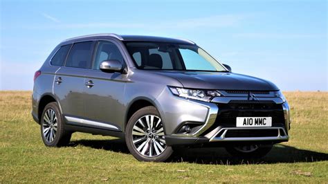 2020 Mitsubishi Outlander Review | Top Gear