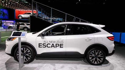 2020 Ford Escape Debuts With Whole New Look, Two Hybrid Choices