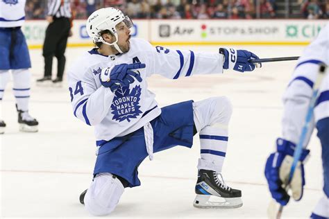 Maple Leafs' Auston Matthews First Player to 30-Goal Mark - The Hockey ...