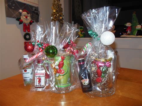 Door Prize: Mini bottle + clear mug + drink = Under $10 | Diy christmas party, Gifts in a mug, Gifts