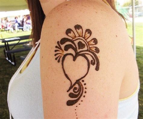 Top 10 Great Temporary Henna Tattoos | Henna tattoo temporary, Henna tattoo, Henna tattoo designs