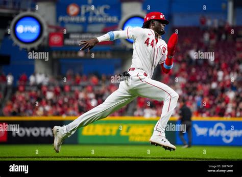 Cincinnati Reds' Elly De La Cruz runs the bases as he scores a run ...