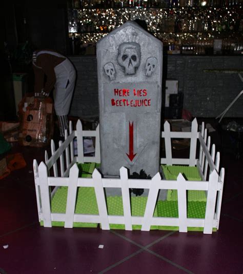 Beetlejuice Inspired Halloween Centerpieces - tropicalexpressllc.com