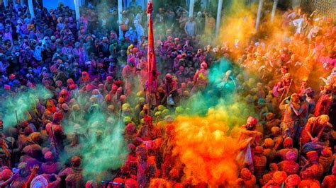 Celebrating Holi in Mathura, Uttar Pradesh, India - Bing Gallery