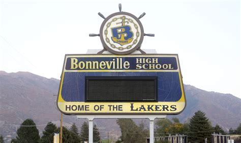 Bonneville High School moves to online learning, reports 15 or more COVID-19 cases – KSLNewsRadio