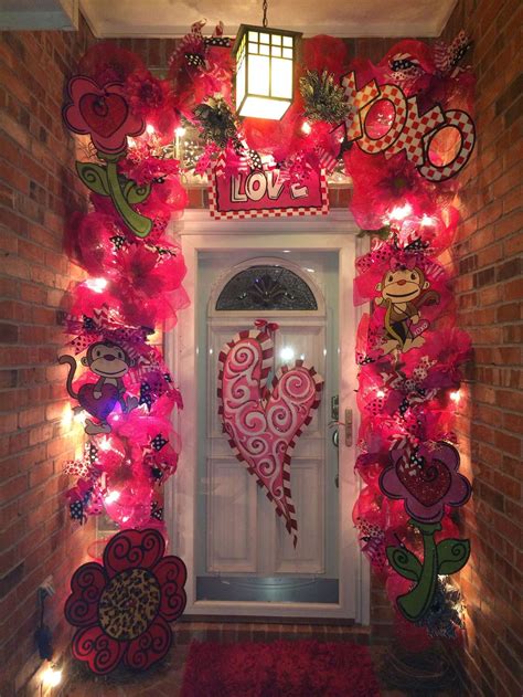 34 The Best Valentine Door Decorations - MAGZHOUSE