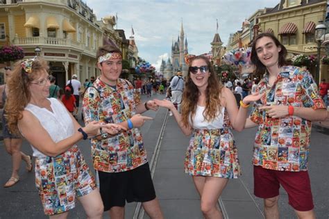 Girl Makes Matching Disney Costumes For Vacation | POPSUGAR Family Photo 5