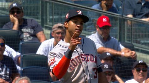 Jeremy Peña makes a stellar off-balance throw to 1st | 06/26/2022 | Atlanta Braves