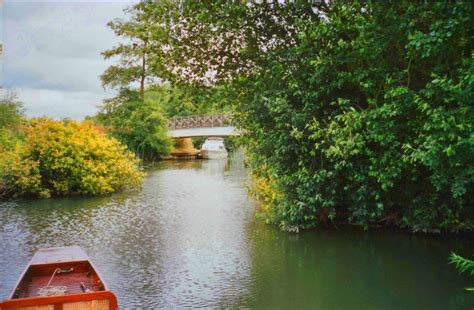 River Thame - WHERE THAMES SMOOTH WATERS GLIDE