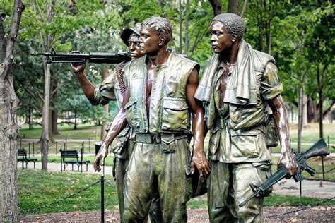 The Three Soldiers statue on the Vietnam Veterans Memorial Photograph ...