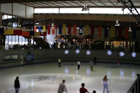 Where to Ice Skate in Gatlinburg?