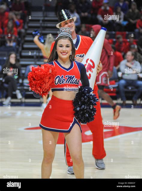 Ole miss cheerleaders hi-res stock photography and images - Alamy