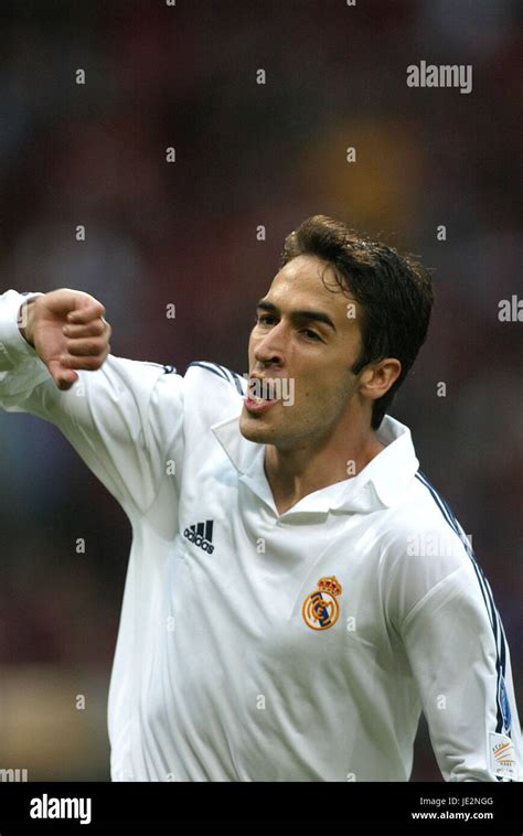 RAUL REAL MADRID CF HAMPDEN PARK GLASGOW 15 May 2002 Stock Photo - Alamy