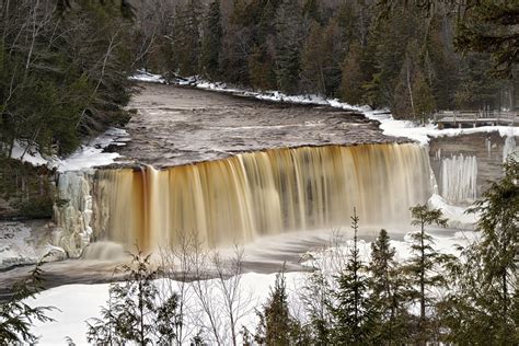 Tahquamenon Falls - Upper Peninsula, Michigan - Around Guides