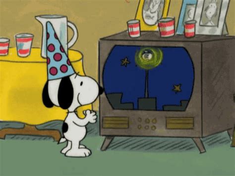 Snoopy Is Excited GIF - Snoopy HappyNewYear BallDrop - Discover & Share GIFs