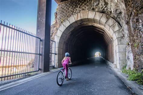 The Mosier Twin Tunnels trail in Oregon - The Gorge Guide