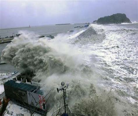 7.2 magnitude earthquake hits northern Japan; tsunami warning issued